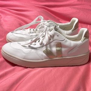 Women’s Veja Size 9